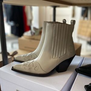 NIB Toral Spanish Leather Western Ankle Boots